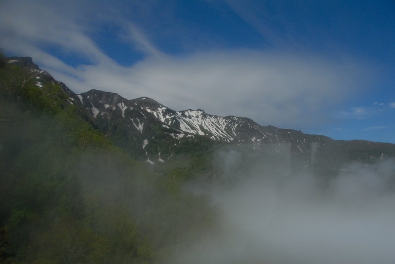 北海道 層雲峽<br>搭乘纜車穿過雲層，山上天氣真好，一大早害怕下雨的擔憂，瞬間消失無蹤。<br/>