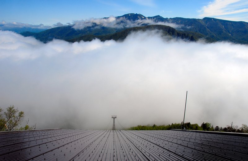 北海道 層雲峽<br>層雲峽的纜車分成兩段，高空纜車和吊椅，這是纜車站的屋頂。<br/>