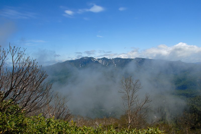 北海道 層雲峽<br>初夏的十勝岳山區還是有積雪。<br/>