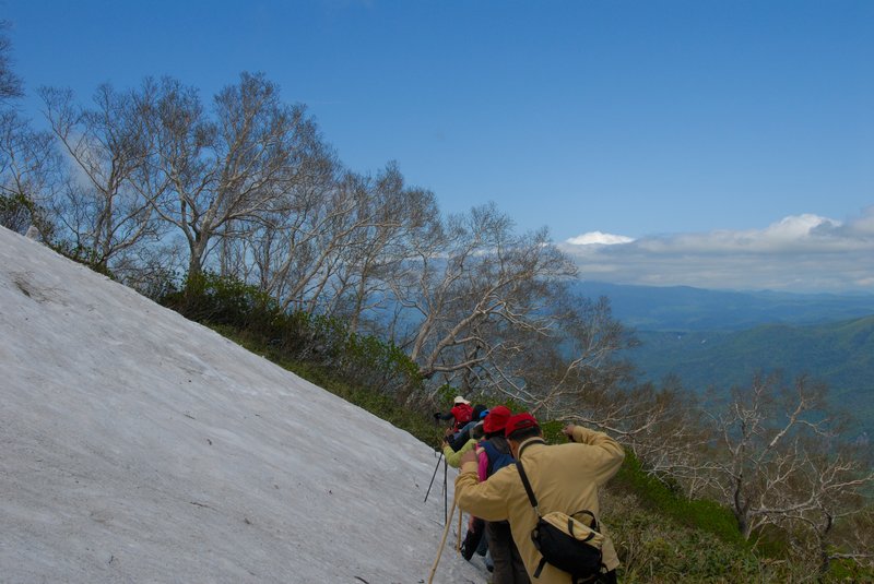 北海道 層雲峽<br>一大群人想要去爬黑岳，面對長陡雪坡有點難度，所以小試身手就好。<br/>
