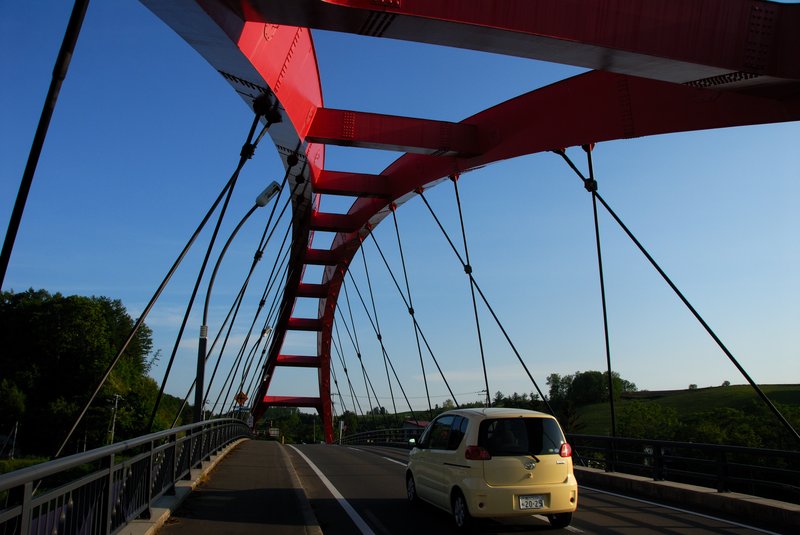 北海道 美瑛<br>美瑛對外的兩座橋樑，一紅一綠漆的很鮮豔。<br/>