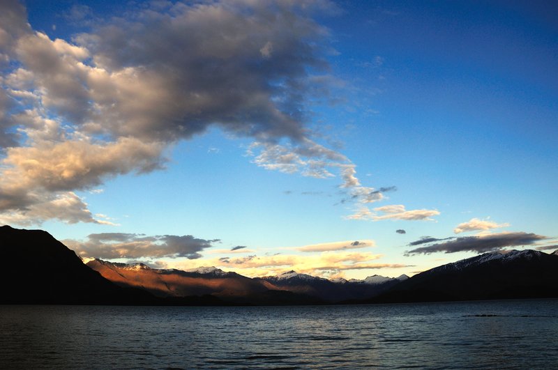 Wanaka瓦納卡<br>紐西蘭多變的雲，豐富了影像與色彩。<br/>