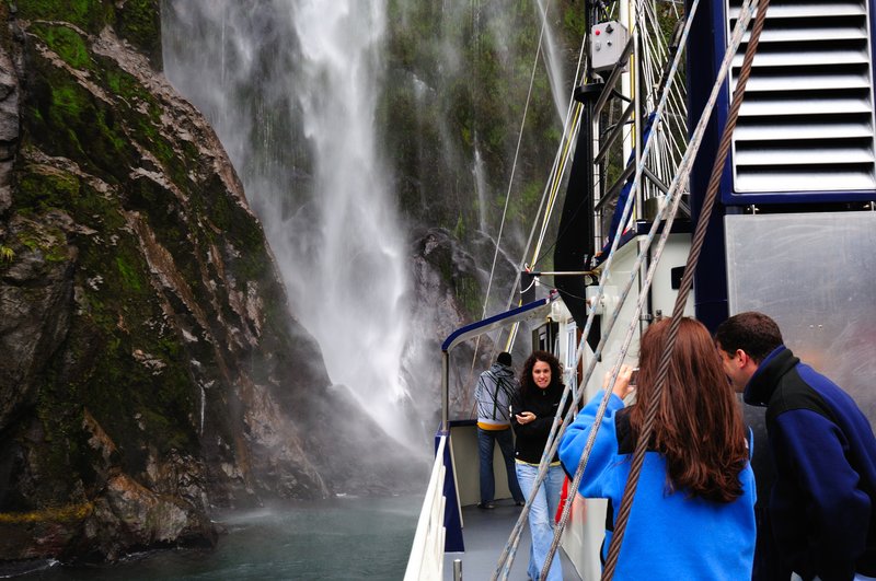 Milford Sound米佛爾峽灣<br>今晚睡在船上，在峽灣過夜，希望有個好天氣。<br/>