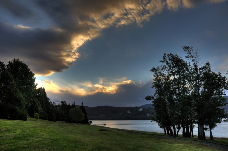 Lake Te Anau蒂阿瑙湖<br>陽光，綠地，湖泊，這裡會讓人忘去煩惱。<br/>