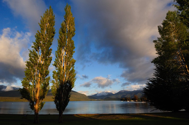 Lake Te Anau蒂阿瑙湖<br>紐西蘭南島，到處都是這樣的湖泊，隨便搬一座來台灣就出名了！<br/>