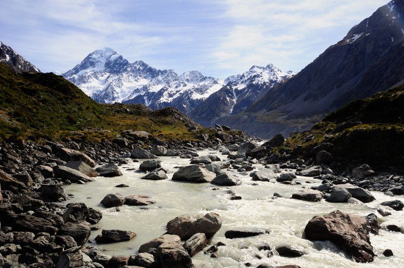 Mt. Cook 庫克山<br>健行路線的盡頭，是Hooker Lake胡克湖，就在眼前。<br/>