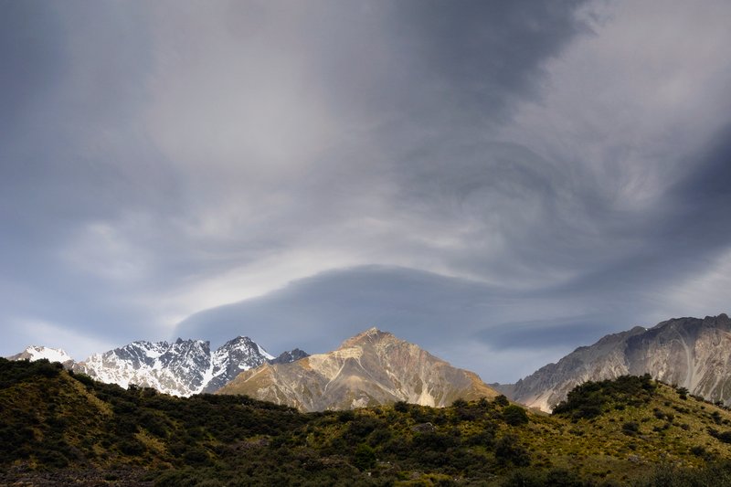 Mt. Cook 庫克山區<br>山區多變的天氣，詭異的雲層，預告了今晚會下雨。<br/>