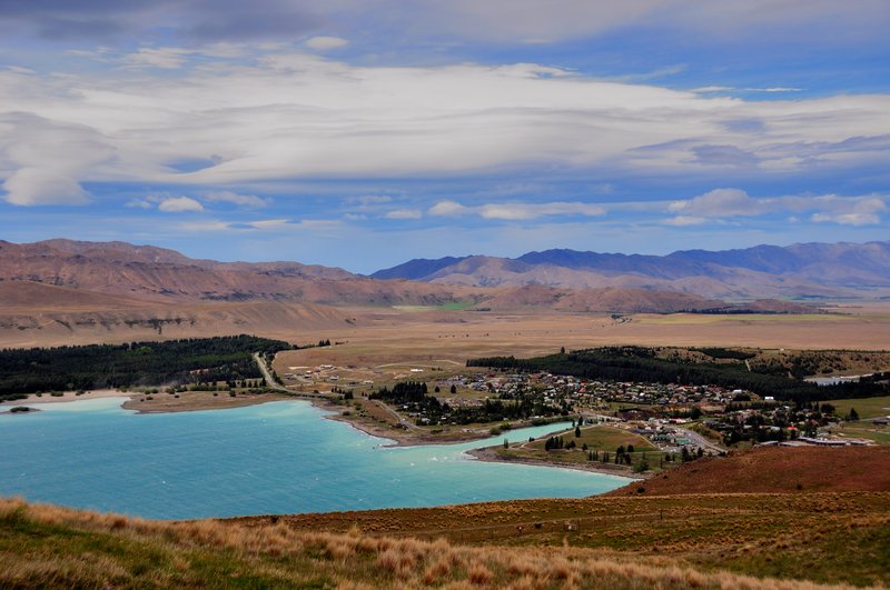 Lake Tekapo蒂卡波湖<br>從Mt. John山上的天文台俯瞰Lake Tekapo，有著不同的感受。<br/>