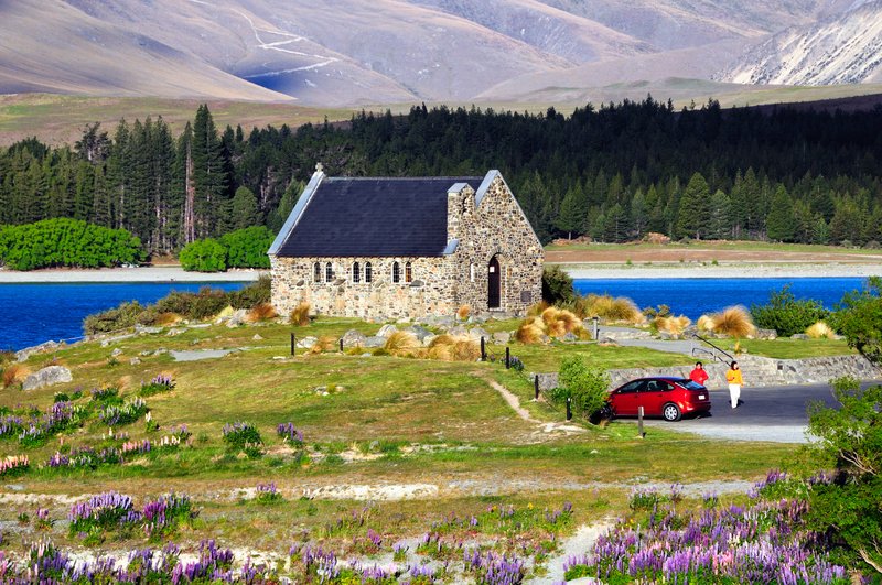 Lake Tekapo蒂卡波湖<br>傍晚五點牧羊人教堂準時關門，晚到的遊客吃了閉門羹。然而，這時戶外金黃色陽光的表演才正要開始呢！<br/>
