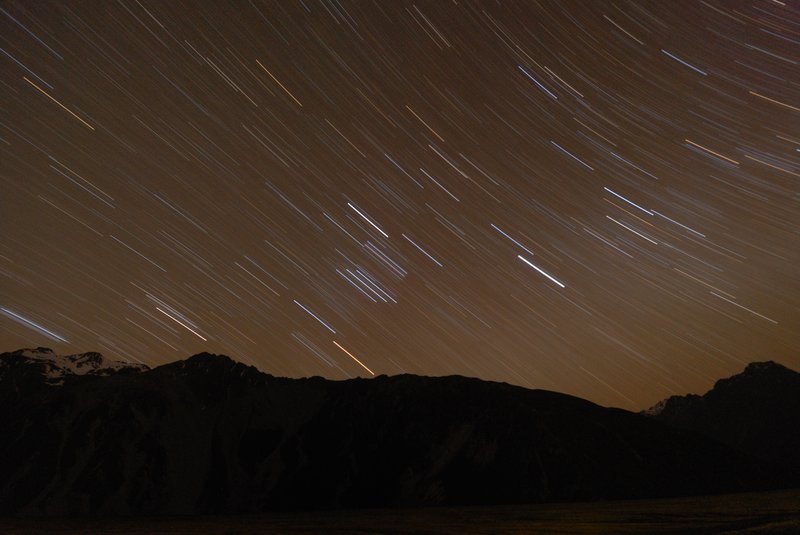 Mt. Cook 庫克山區<br>短短３０分鐘的星軌不過癮，但是明天還要開車趕路，小試身手就好。<br/>