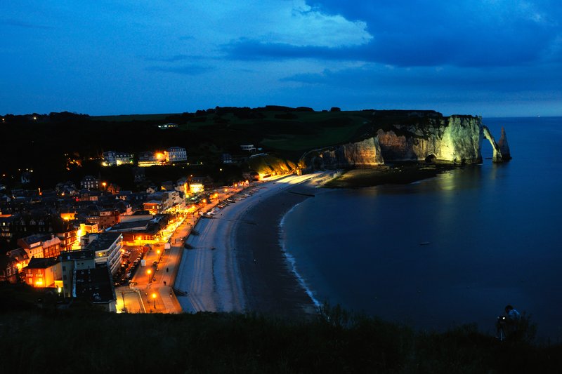 象鼻海岸Etretat<br>從海岸邊的山坡上俯看Etretat真的很美。<br/>
