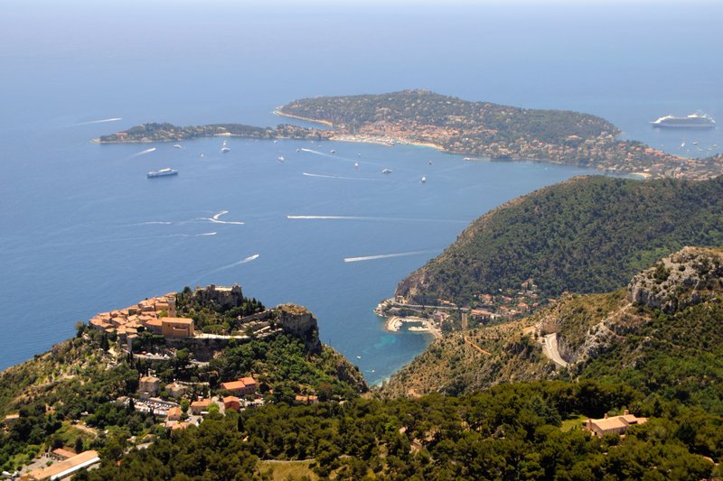 艾茲Eze<br>從更高處看Eze，陽光、舊城、碧海、藍天，這就是蔚藍海岸的全部。<br/>