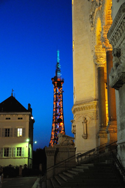 里昂Lyon<br>里昂也有座小鐵塔，就在Fourviere聖母院旁邊。<br/>
