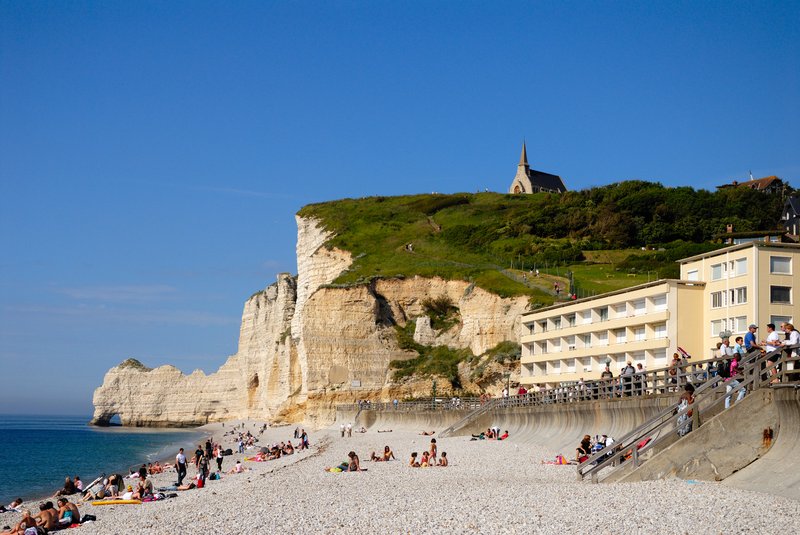 象鼻海岸Etretat<br>夏天這裡應該會擠滿弄潮的人們。<br/>