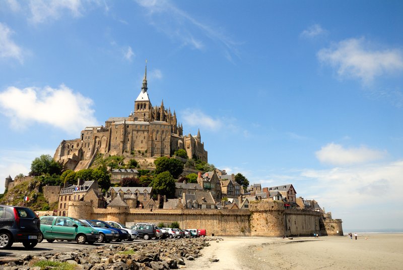 聖米歇爾山Mont-Saint-Michel<br>聖米歇爾山自遠處望去，像似座獨立的島嶼和莊嚴的城堡。<br/>