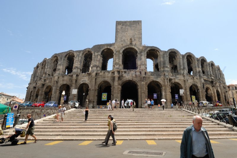 亞爾 Arles<br>競技場的門口，有著壯麗的建築，這是普羅旺斯地區保留得最完整的羅馬式遺蹟。<br/>