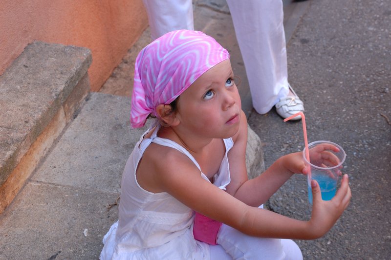 胡西庸Roussillon<br>爸爸，飲料喝完了我還是走不動，你揹我嘛！<br/>