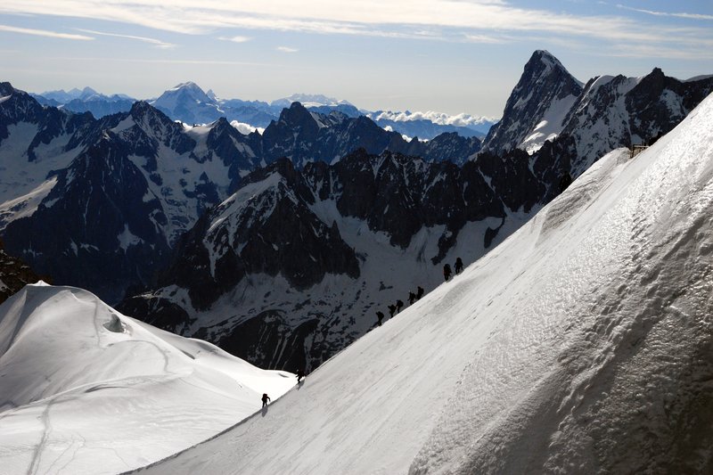 夏摩尼-白朗峰 Chamonix Mont Blanc<br>10年前我來過這裡，當年同樣拍攝的位置，同樣的構圖，連登山客站的位置恍惚都一樣。好像這10年我的拍攝技術都沒有長進。<br/>