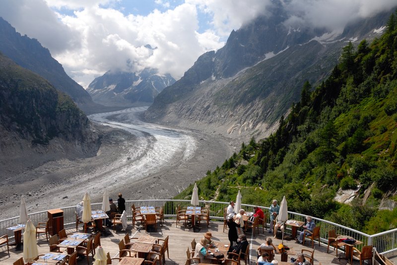 夏摩尼-白朗峰 Chamonix Mont Blanc<br>一早搭乘冰河列車抵達Montenvers，一走出車站，萬年冰河就在眼前。<br/>