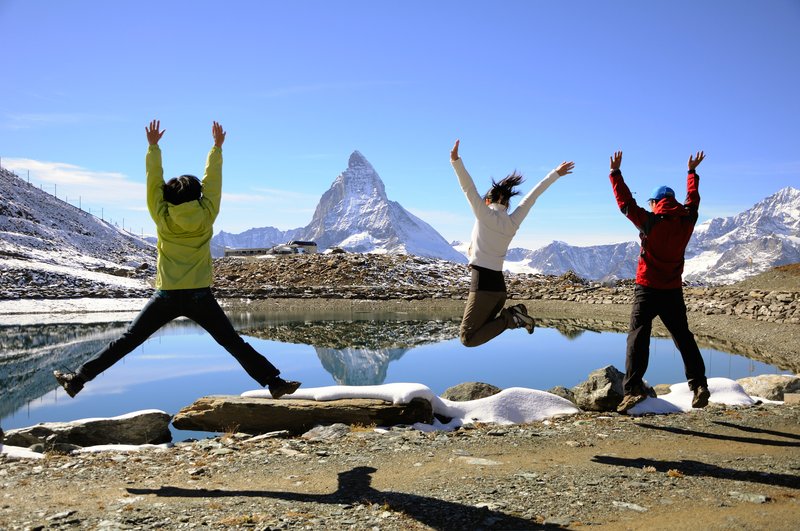 馬特洪峰山區 Matterhorn<br>不是無臉見人，而是下午的逆光，拍起來臉會黑黑，所以只好露出美美的背面照。<br/>