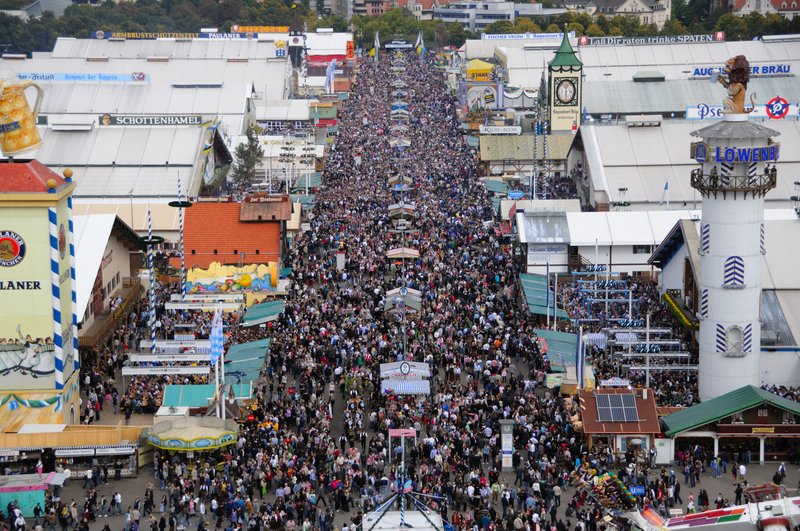 慕尼黑啤酒節 Munich Oktoberfest<br>2010年慕尼黑啤酒節最後一個週末，聽說有10萬人參加。<br/>