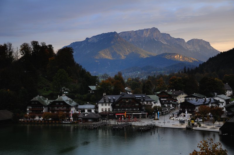 國王湖區 Konigsee<br>隔天清晨的國王湖搭船區，從旅館的陽台拍攝。<br/>