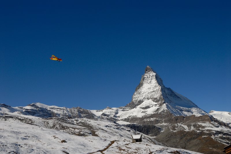 馬特洪峰山區 Matterhorn<br>剛開始有點擔心，這架飛機是不是賓拉登派來的。<br/>