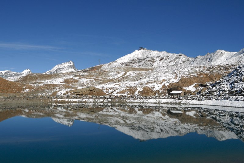 馬特洪峰山區 Matterhorn<br>今天運氣跟天氣都很好，下午還可以拍到，湖面無波的倒影。<br/>