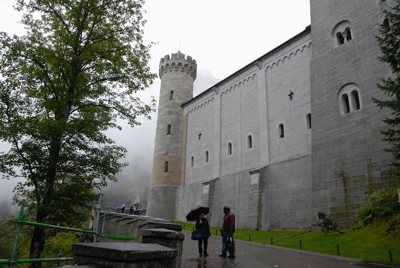 新天鵝堡 Schloss Neuschwanstein<br>這麼高的城牆，不知是不是要關皇帝的。<br/>