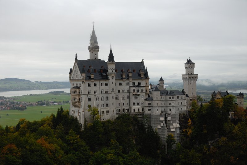 新天鵝堡 Schloss Neuschwanstein<br>瑪麗安橋，這裡是一般遊客，觀賞新天鵝堡南面的最佳位置。<br/>