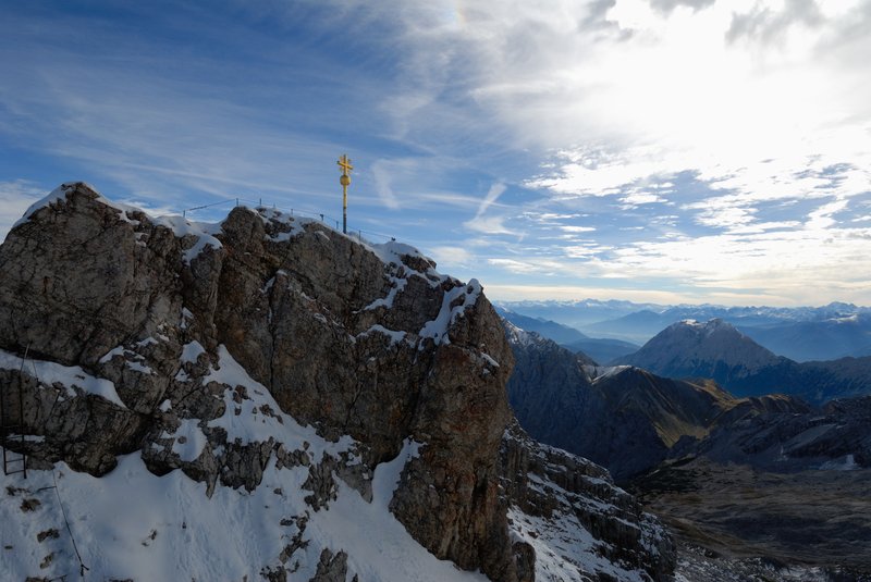 楚格峰山區 Zugspitze<br>海拔2962公尺的楚格峰，在阿爾卑斯山區裡，算是小咖的，不過卻是德國第一高峰。<br/>