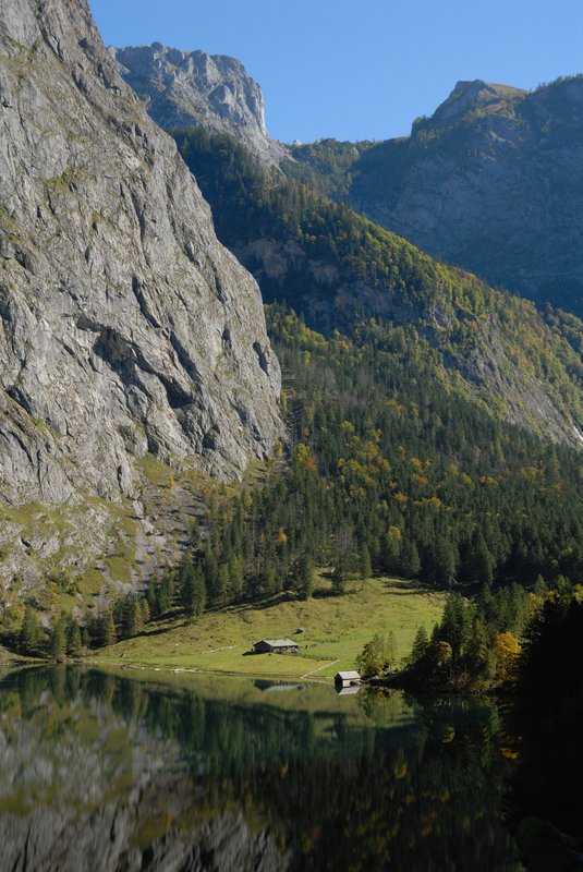國王湖區 Konigsee<br>湖的對岸有間農舍，是我們健行的終點。<br/>
