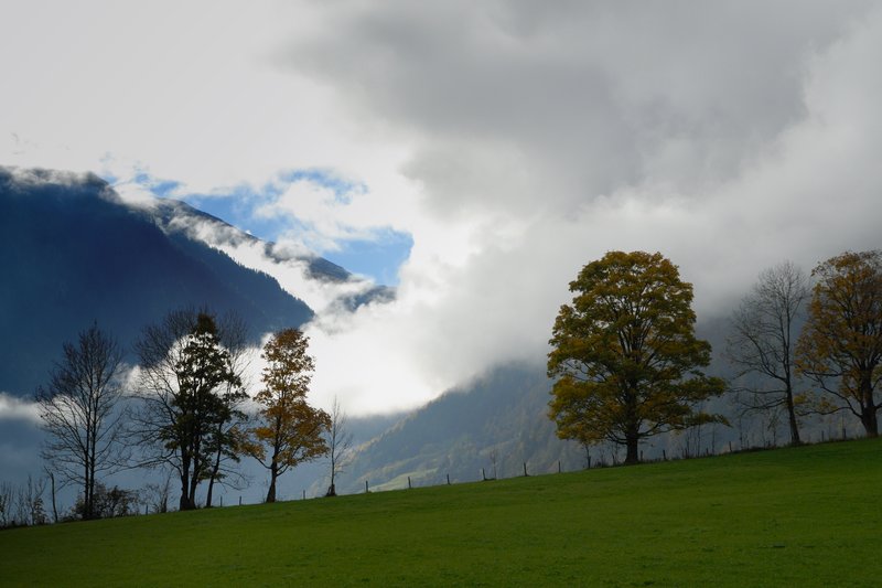 大鐘山區 Grossglockner<br>大鐘山還躲在雲霧中。<br/>