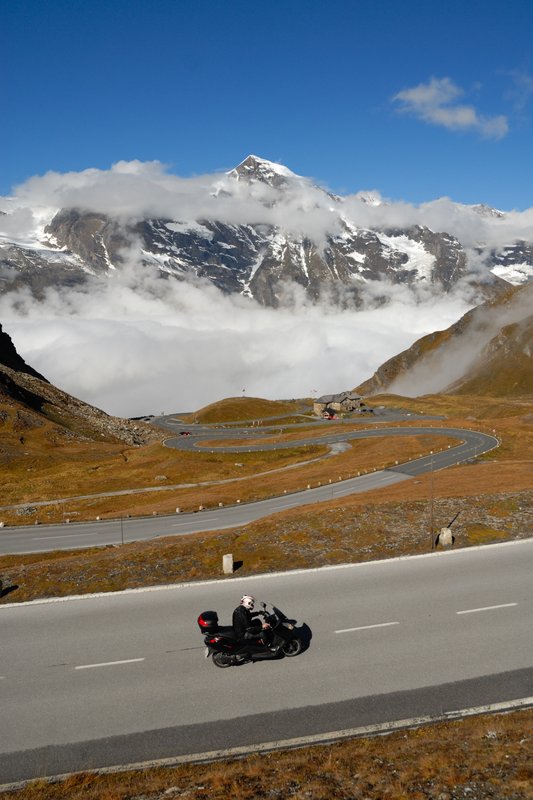 大鐘山區 Grossglockner<br>重型機車遊山路，這段路騎來一定很舒服。<br/>