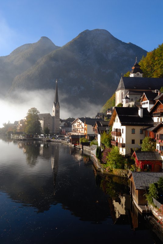 哈修塔特 Hallstatt<br>霧漸漸散去，寂靜無聲的美景，只有我一人獨享。<br/>