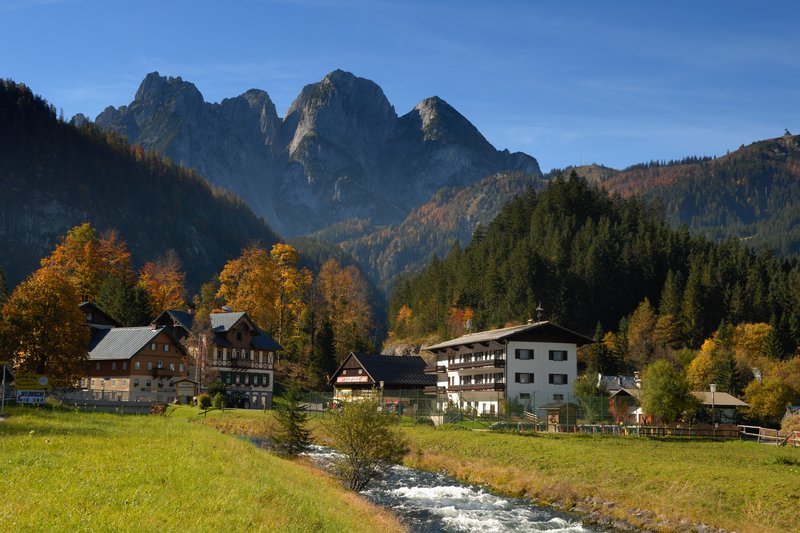 高薩湖 Gosausee<br>高薩村，進入高薩湖區前的小村莊，隨便一個小角落都美的驚人。<br/>
