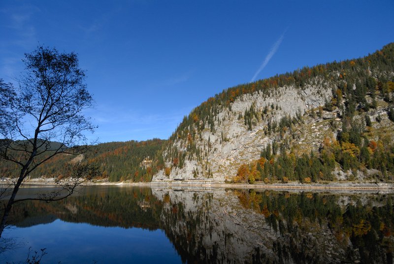 高薩湖 Gosausee<br>高薩湖是奧地利海拔最高的湖泊，真的夭壽水。<br/>