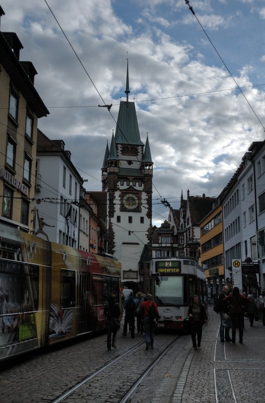 弗萊堡  Freiburg<br>舊城區內的電車，是主要交通工具，也是入鏡的好對像。<br/>