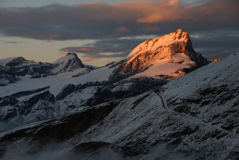 馬特洪峰山區 Matterhorn<br>夕陽裡，染紅的雪山讓我對明天的日出有點信心。<br/>