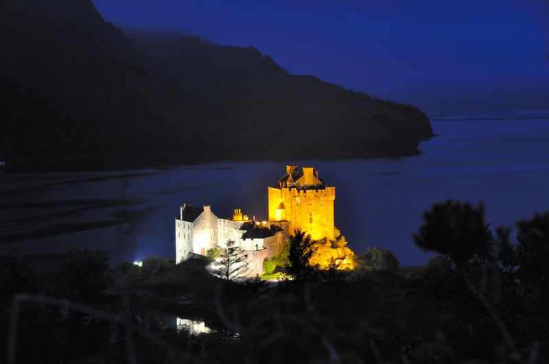 蘇格蘭 城堡 Eilean Donan Castle<br>好酒不見城堡，歌神張學友拍的廣告，照例我要在這裡守著夜晚與清晨。<br/>