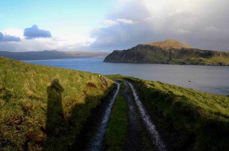 蒼穹島 Portree Isle of Skye<br>度假小屋後的探險小徑，可以通往Portree。<br/>