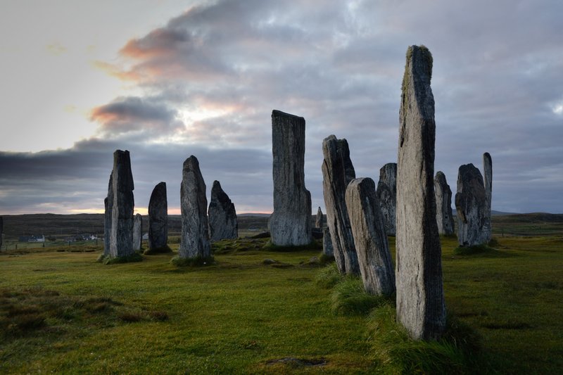 劉易斯島 Isle of Lewis<br>我們在巨石區的附近民宿住了兩晚，照例我要在這裡守著夜晚與清晨。<br/>