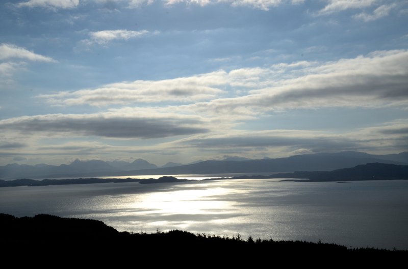 蒼穹島 Isle of Skye<br>島上高點隨處可見湖泊與港灣。<br/>