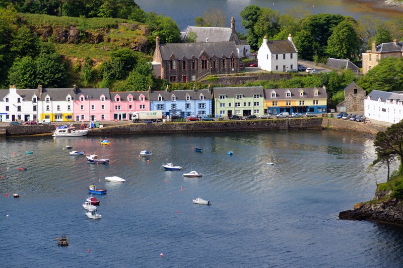 蒼穹島 Portree Isle of Skye<br>Portree這一排海邊的彩色房子是著名景點。<br/>
