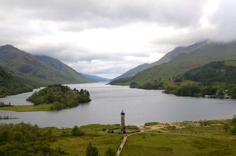 蘇格蘭 威廉堡 Fort William<br>湖邊高聳的紀念碑，於1815年是為了紀念王子查理起義而建。<br/>