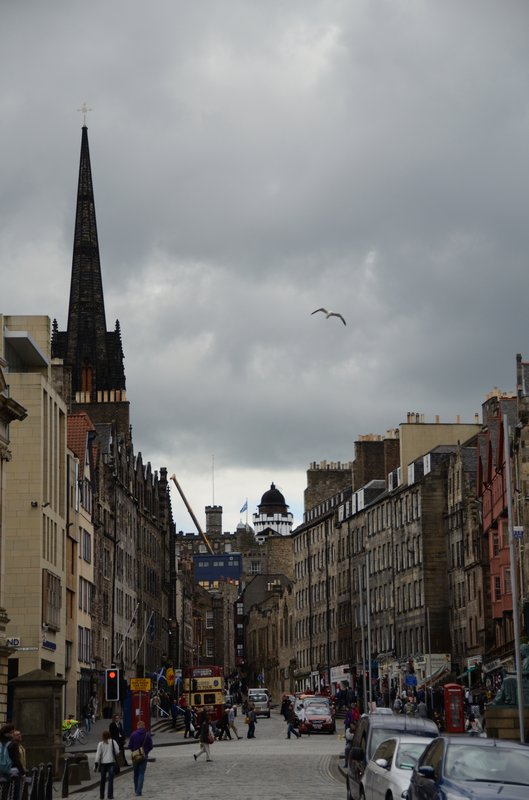 愛丁堡 Edinburgh<br>漫步在愛丁堡舊城區裡，抬頭一望到處都是古蹟。<br/>