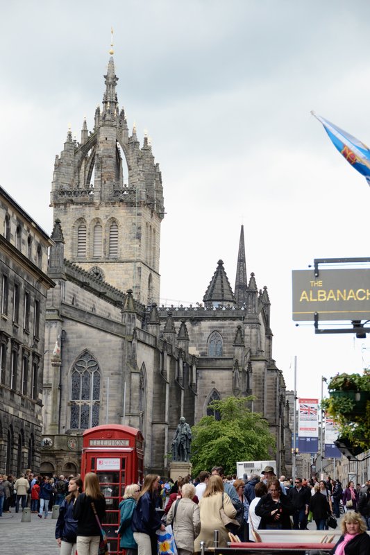 愛丁堡 Edinburgh<br>漫步在愛丁堡舊城區裡，抬頭一望到處都是古蹟。<br/>