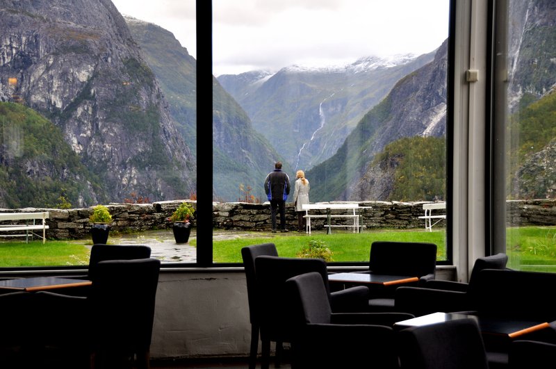 Stalheim Hotel<br>飯店位於山崖頂，居高臨下可以看遍整個史塔罕峽谷，十幾年前我曾經住過一夜。<br/>