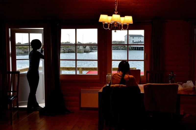 Hamnoya<br>天氣不好的日子，只能待在船屋，發呆看書拍照。<br/>