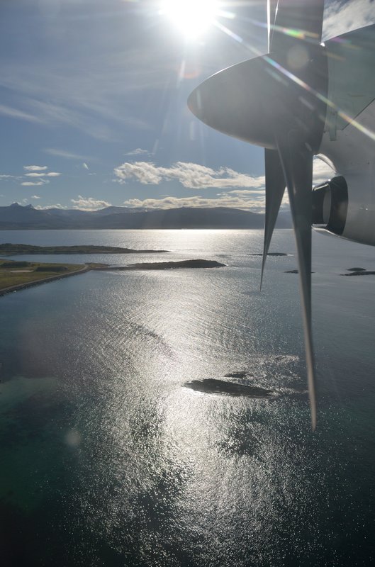 羅浮敦島 Lofoten<br>登上螺旋槳小飛機，繫好安全帶準備開始這次的旅行。<br/>